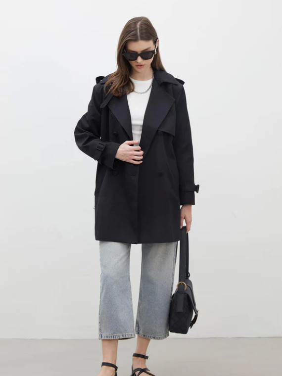 Manuka Chelsea Double-Breasted Trenchcoat