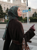 Fresh Scarfs Sjaal met donker bosmotief, bittere koffie