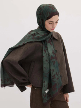 Fresh Scarfs Sjaal met donker bosmotief, bittere koffie