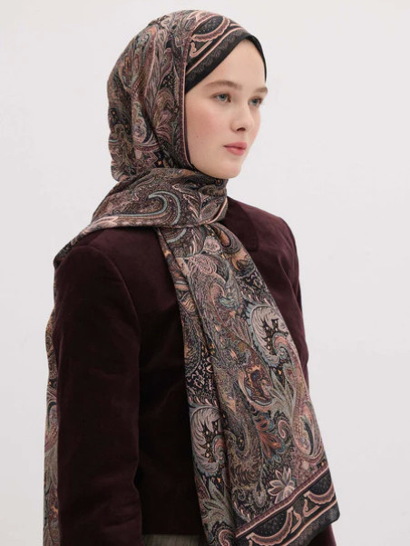 Amora Patterned Hijab Black