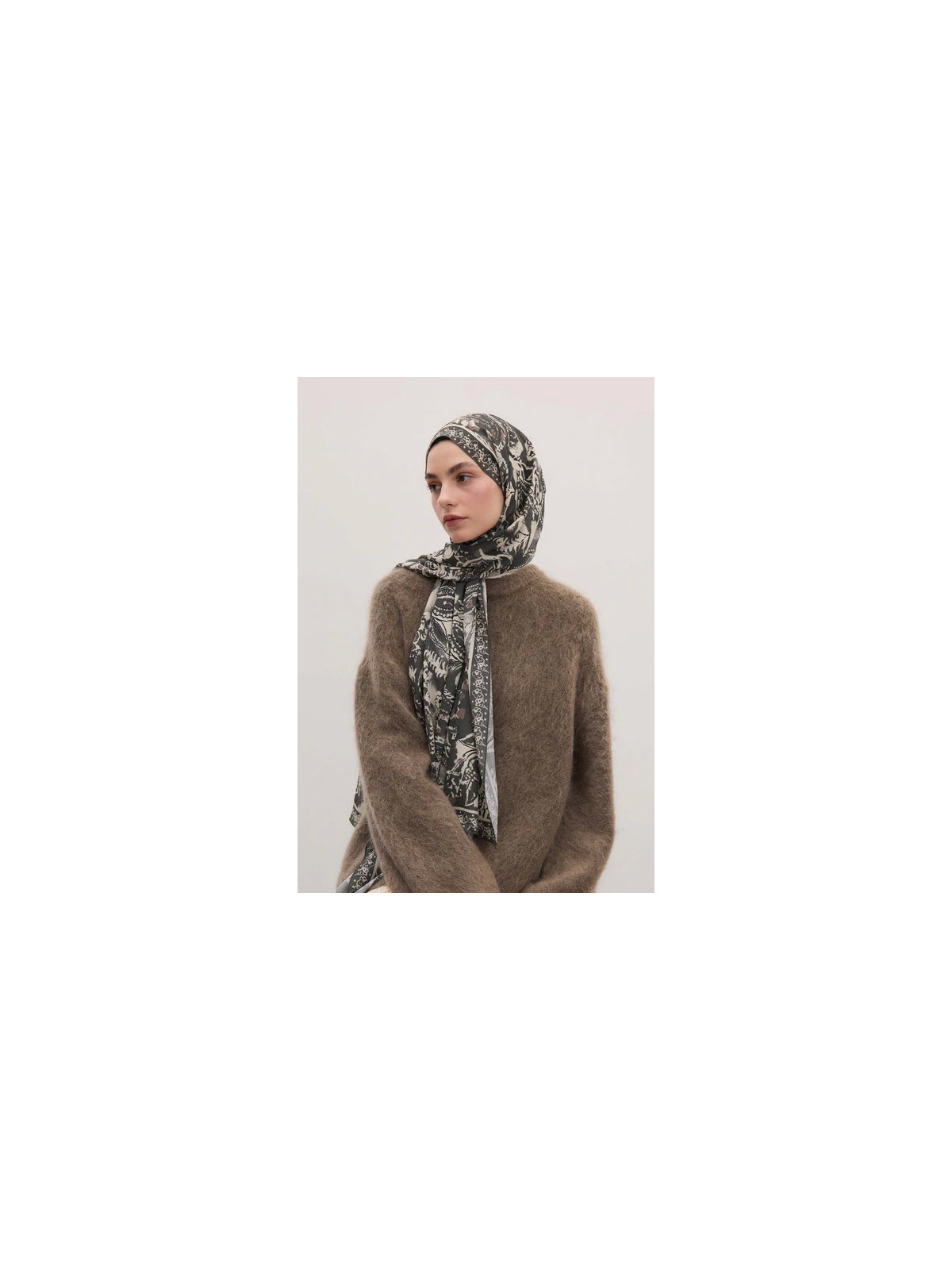 Hijab met bloemenpaisley-patroon en rook