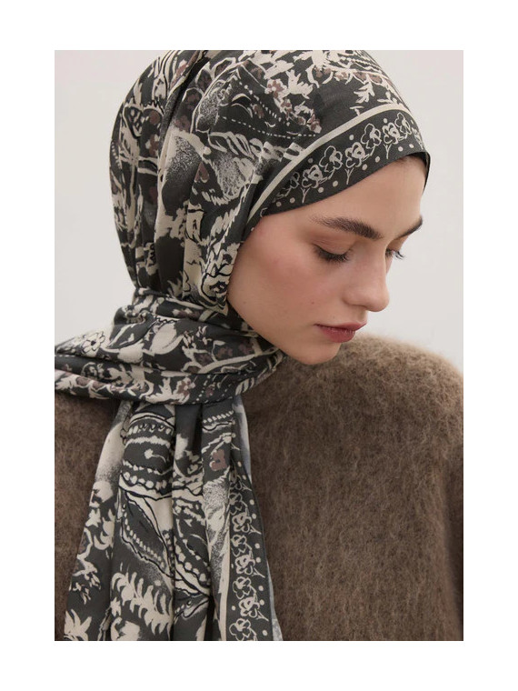 Hijab met bloemenpaisley-patroon en rook