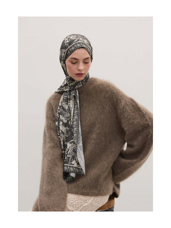 Hijab met bloemenpaisley-patroon en rook