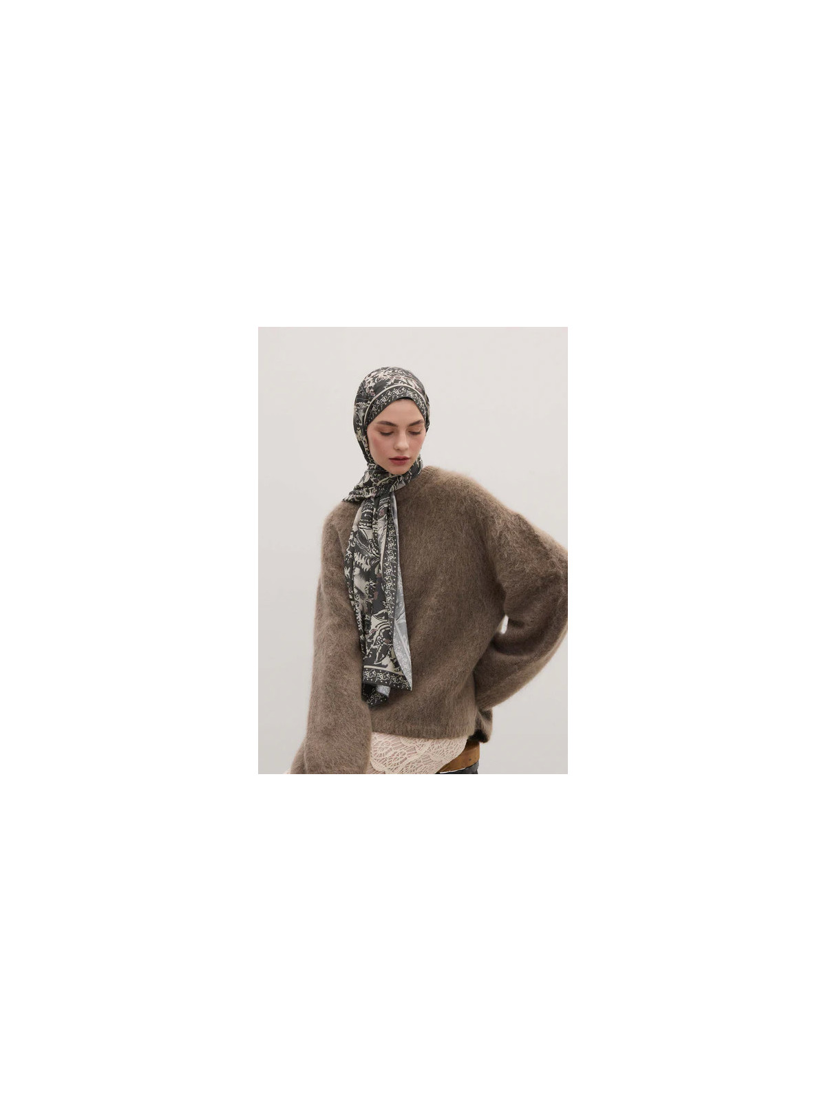 Hijab met bloemenpaisley-patroon en rook