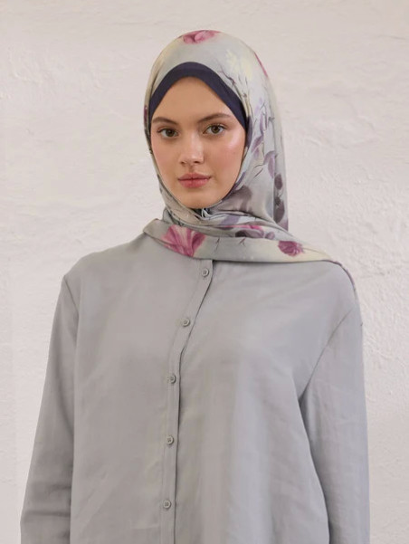 Fresh Scarfs Sweet William patroon Rami hijab zachtblauw