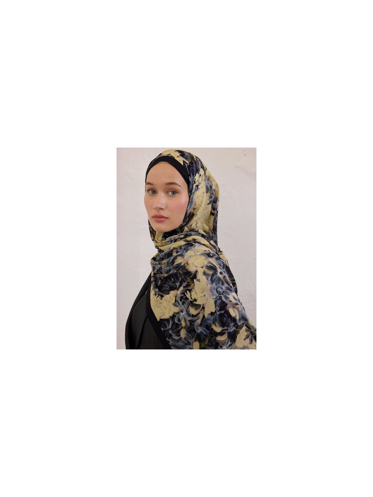 Fresh Sacrfs Zomerbloeiende Rami Hijab met patroon, marineblauw