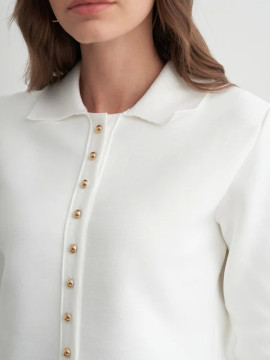 Gebreid vest met peplum en gouden knopen