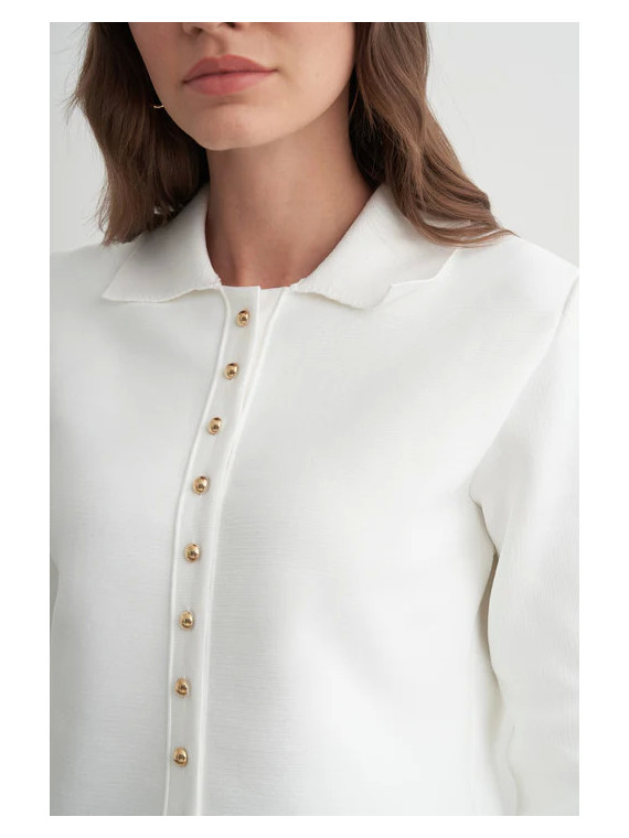 Gebreid vest met peplum en gouden knopen