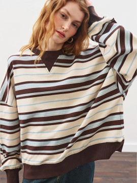 OVERSIZED GESTREEPTE SWEATSHIRT BRUIN
