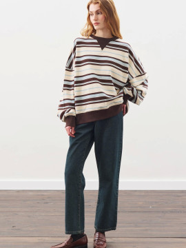 OVERSIZED GESTREEPTE SWEATSHIRT BRUIN
