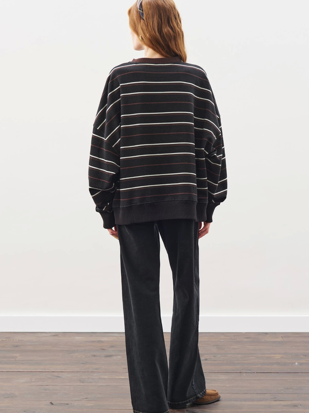 OVERSIZED GESTREEPTE SWEATSHIRT ZWART