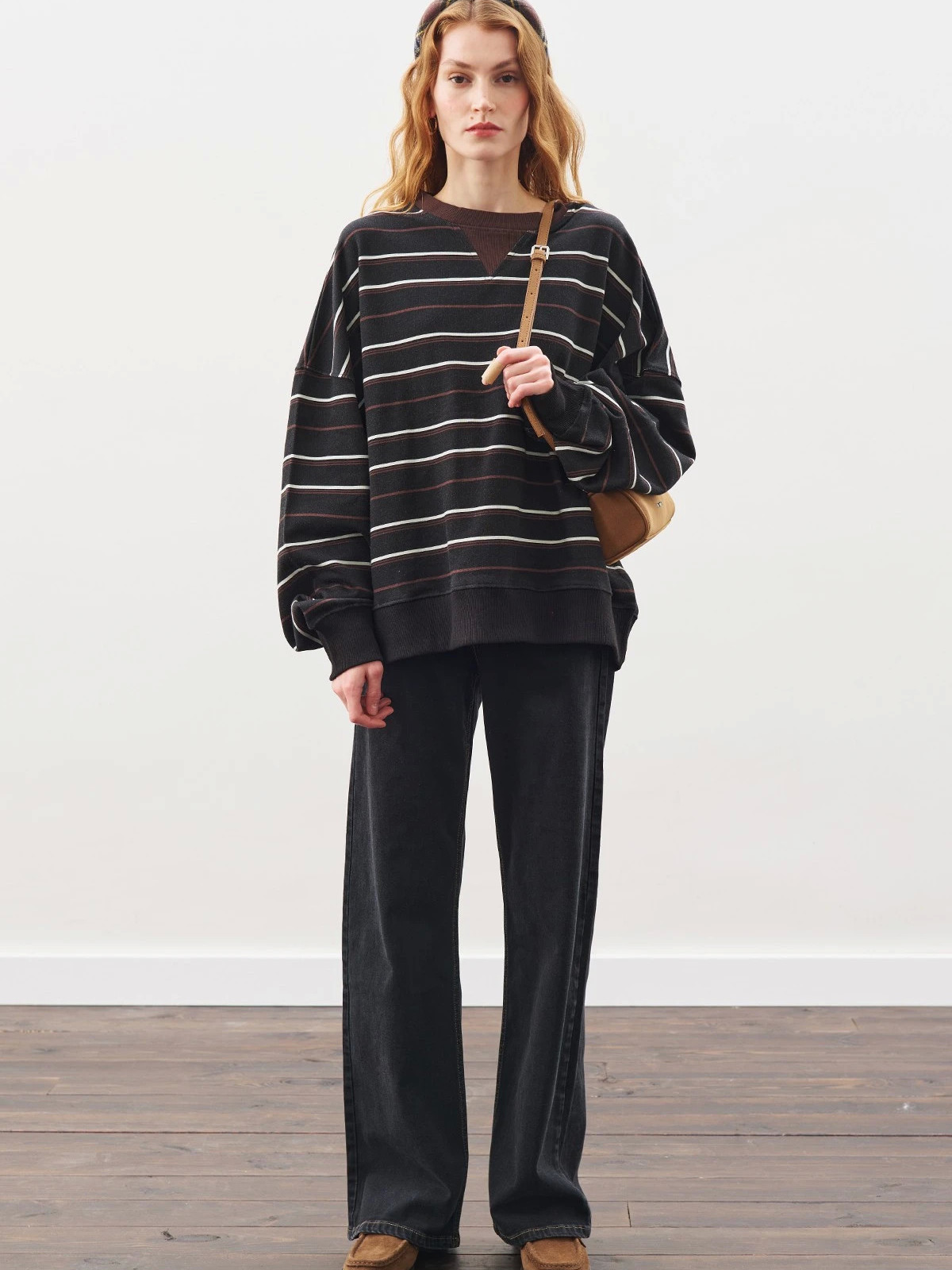 OVERSIZED GESTREEPTE SWEATSHIRT ZWART