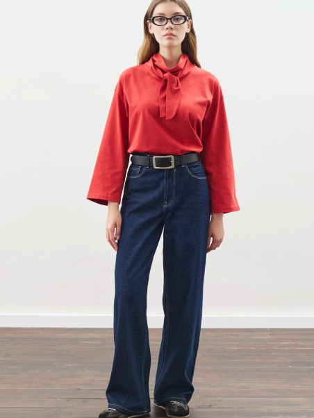 Manuka blouse with high collar and bow closure.