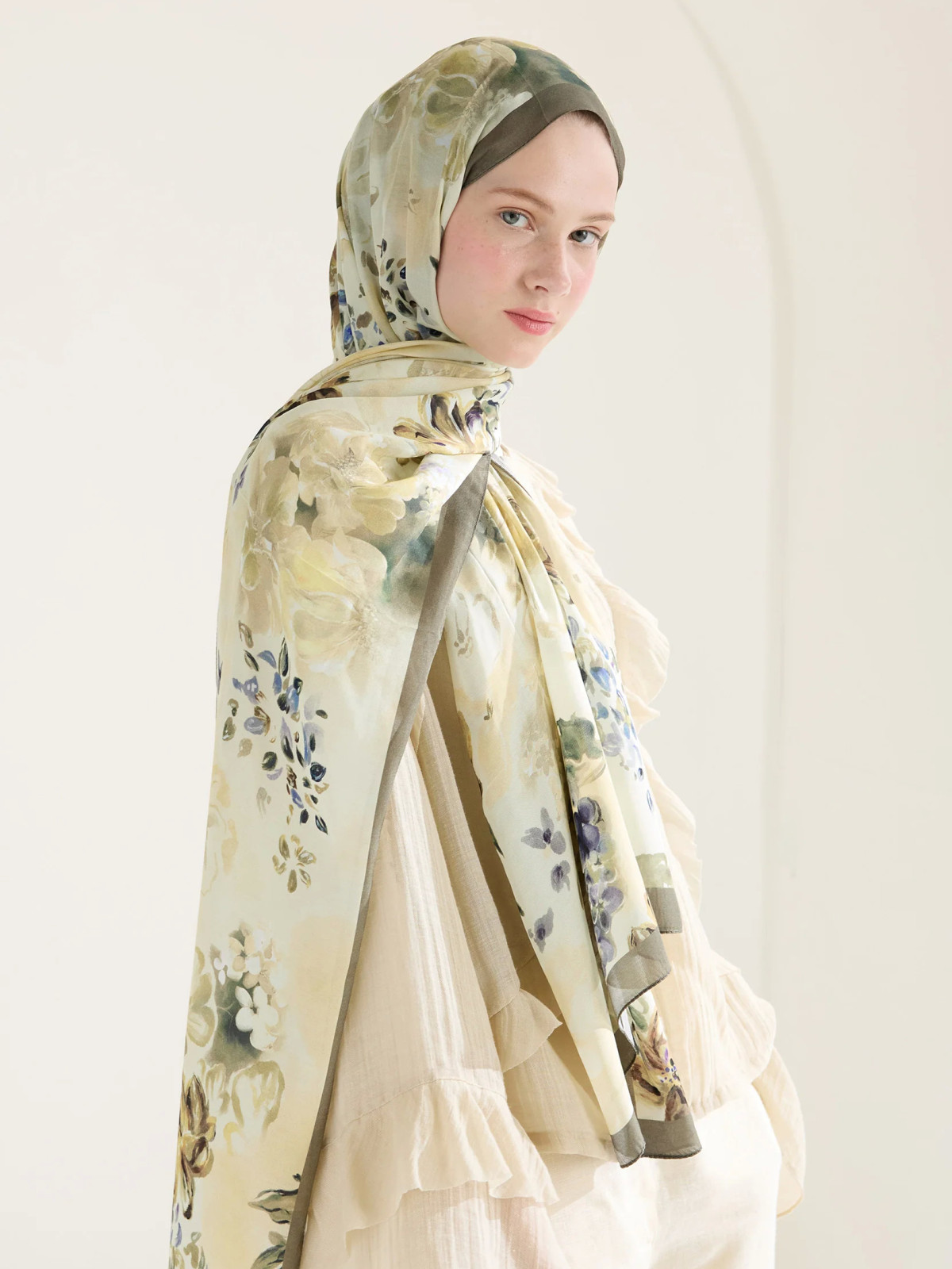 Fresh Scarfs peony harmony taupe
