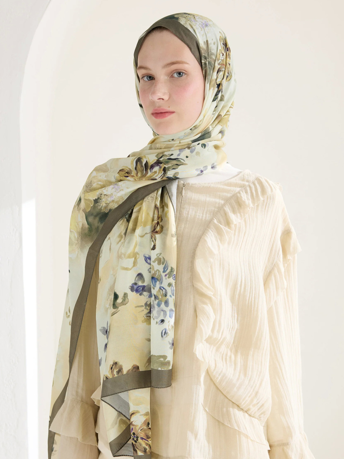 Fresh Scarfs peony harmony taupe