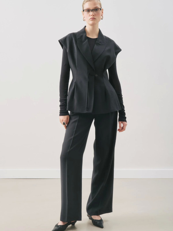 manuka Gegoten Tencel Gilet met Riem Zwart