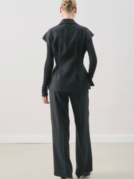 manuka Gegoten Tencel Gilet met Riem Zwart