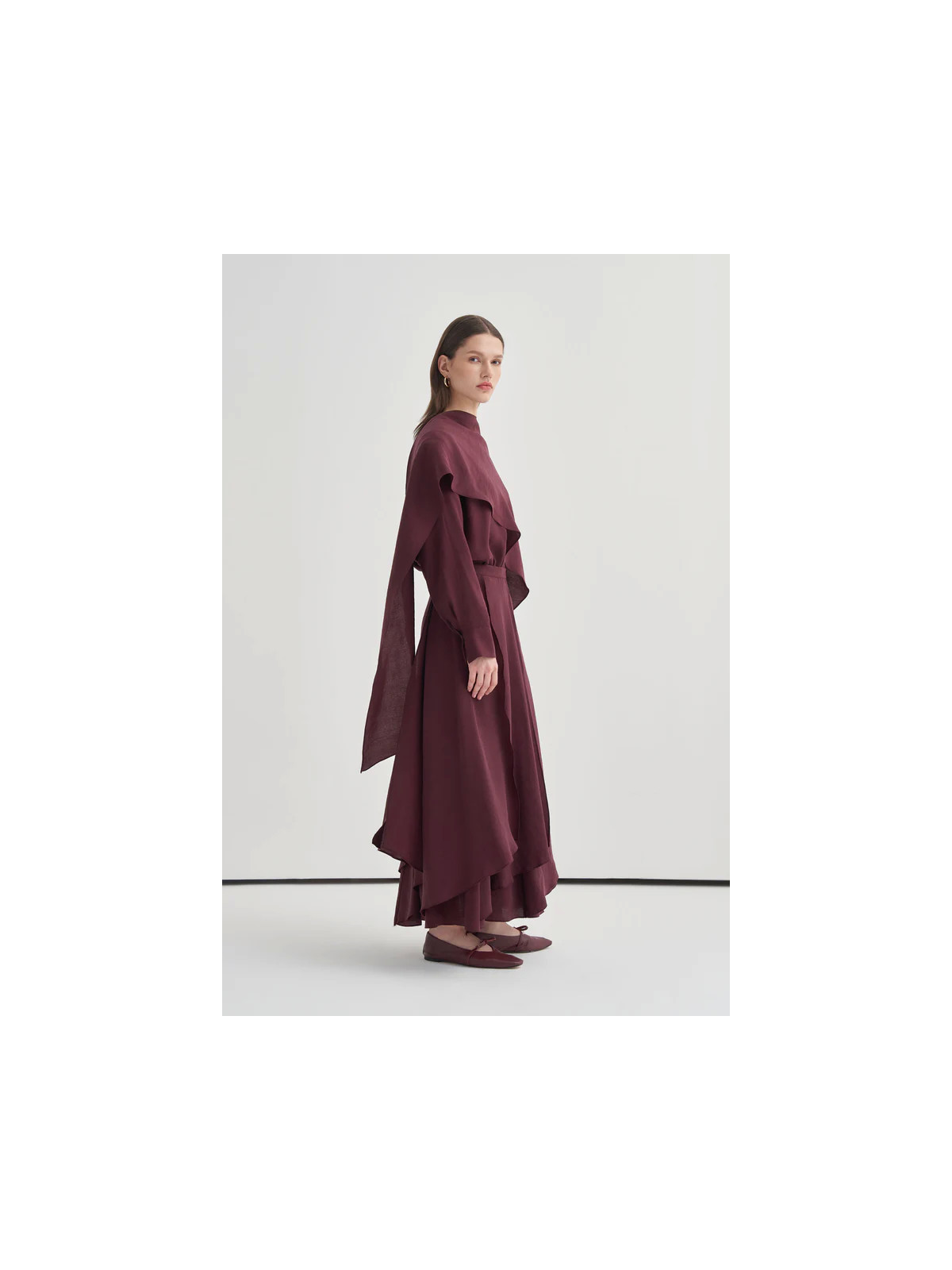 Vesna Design blouse met sjaaldetails en asymmetrische rok van modal