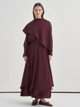 Vesna Design blouse met sjaaldetails en asymmetrische rok van modal