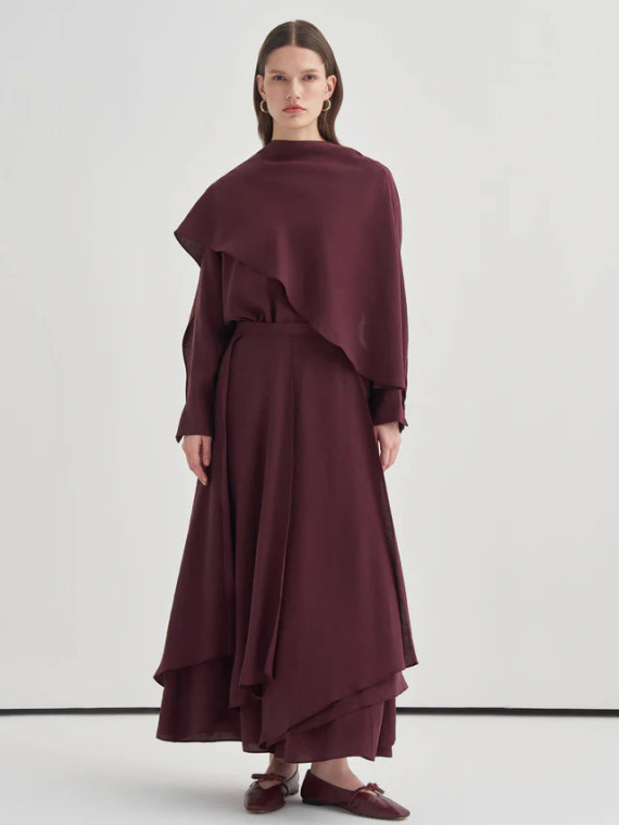 Vesna Design blouse met sjaaldetails en asymmetrische rok van modal