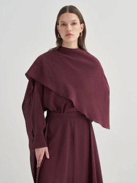 Vesna Design blouse met sjaaldetails en asymmetrische rok van modal