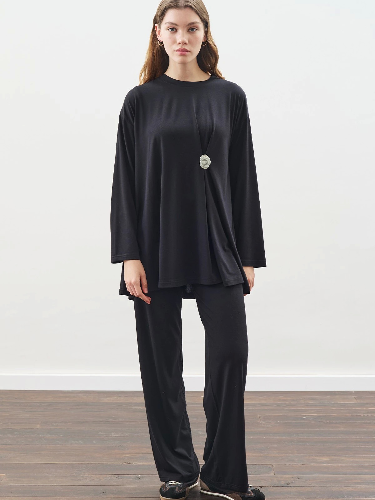 Manuka broekenset steen met knoopmotief | One Touch Boutique