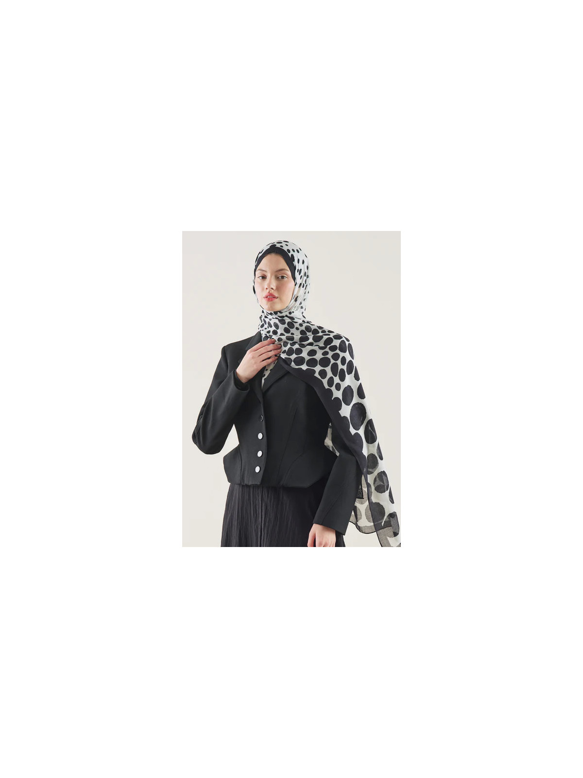 Fresh Scarfs Rami hijab met stippenpatroon in ivoor