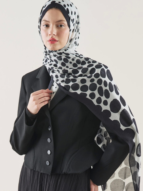 Fresh Scarfs Rami hijab met stippenpatroon in ivoor