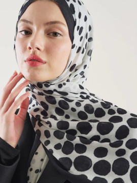Fresh Scarfs Rami hijab met stippenpatroon in ivoor