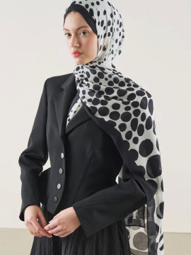 Fresh Scarfs Rami hijab met stippenpatroon in ivoor