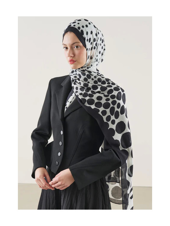 Fresh Scarfs Rami hijab met stippenpatroon in ivoor