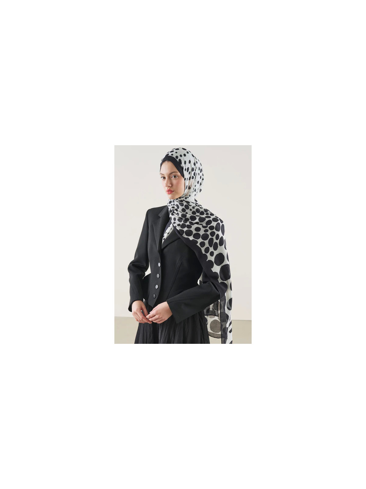 Fresh Scarfs Rami hijab met stippenpatroon in ivoor