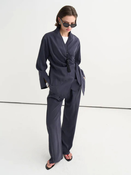 Vesna Design Gedrapeerde wikkelblouse met broek