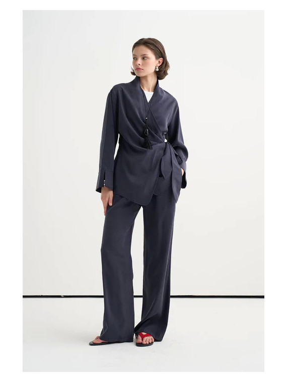 Vesna Design Gedrapeerde wikkelblouse met broek