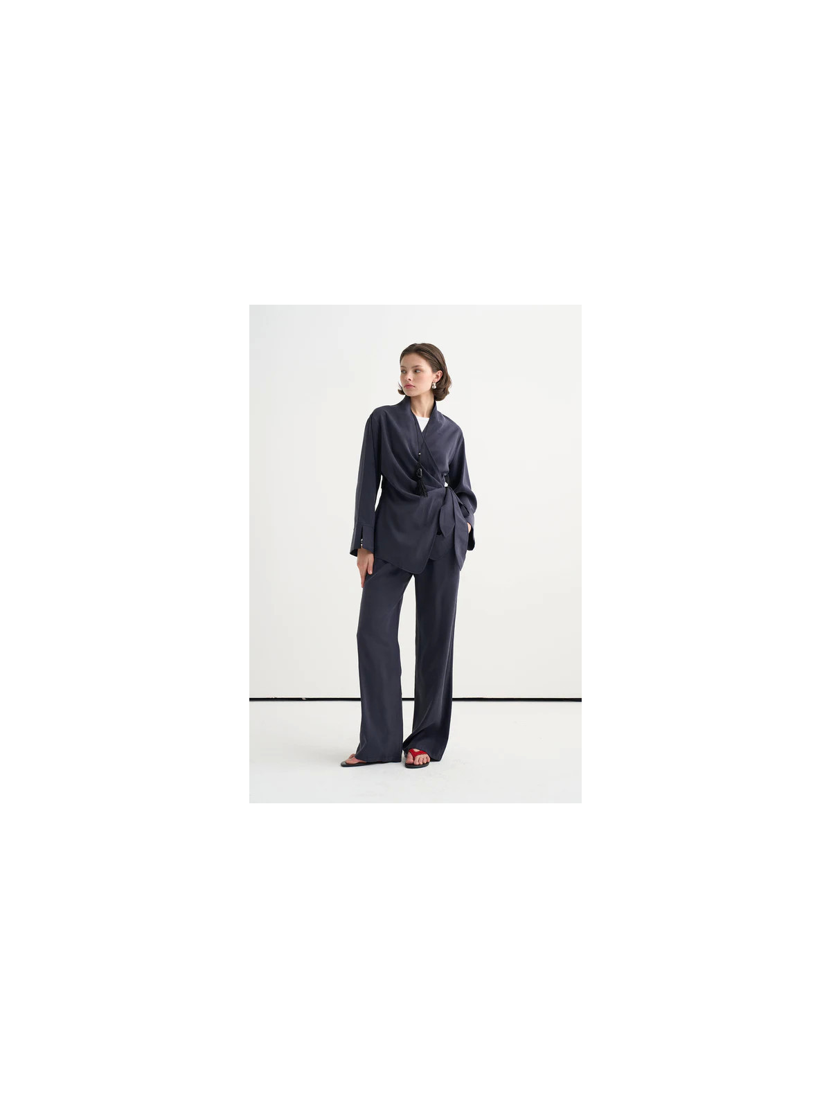 Vesna Design Gedrapeerde wikkelblouse met broek
