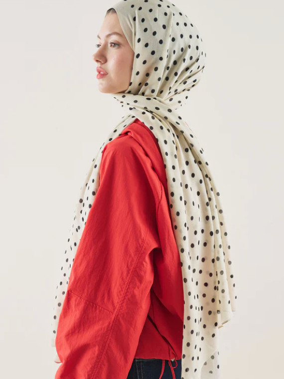 Fresh Scarfs Kleine Rami hijab met stippenpatroon in beige
