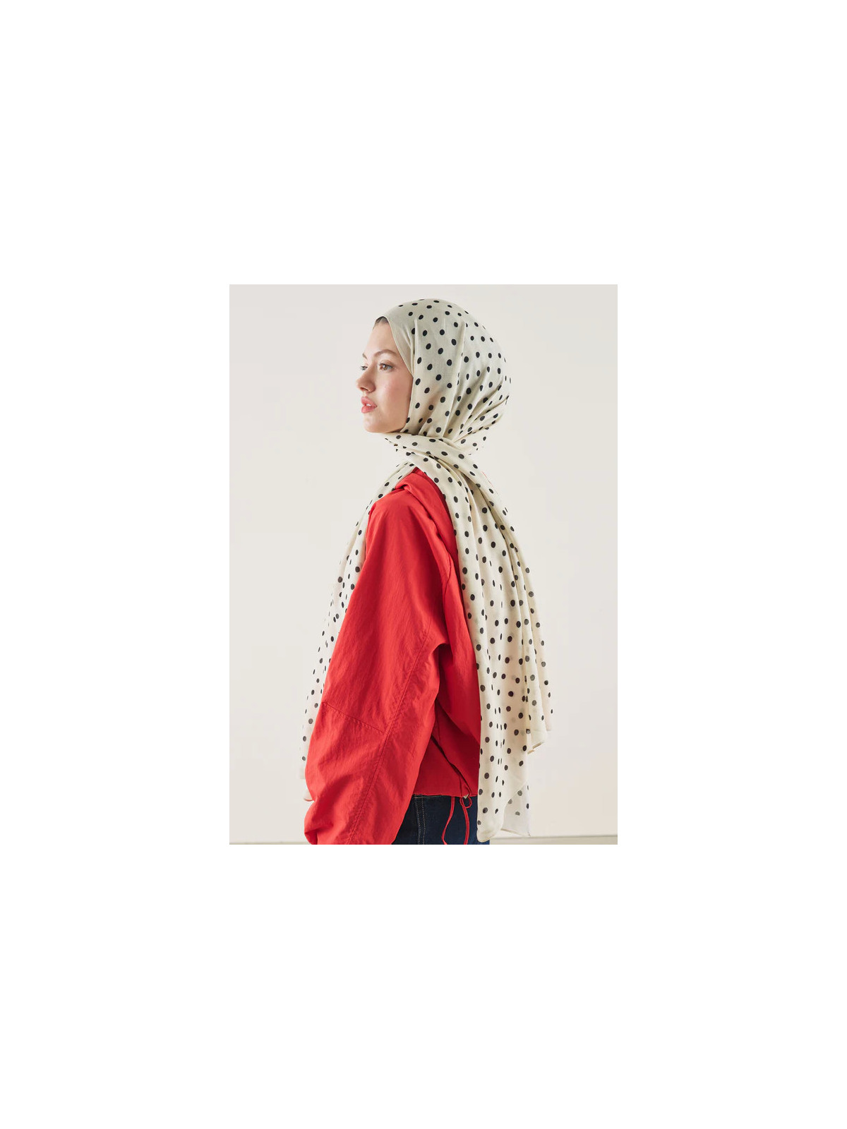 Fresh Scarfs Kleine Rami hijab met stippenpatroon in beige