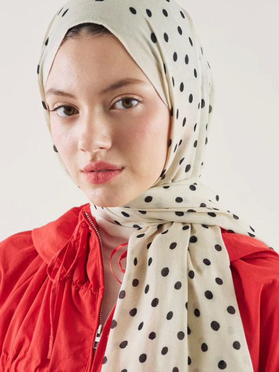 Fresh Scarfs Kleine Rami hijab met stippenpatroon in beige