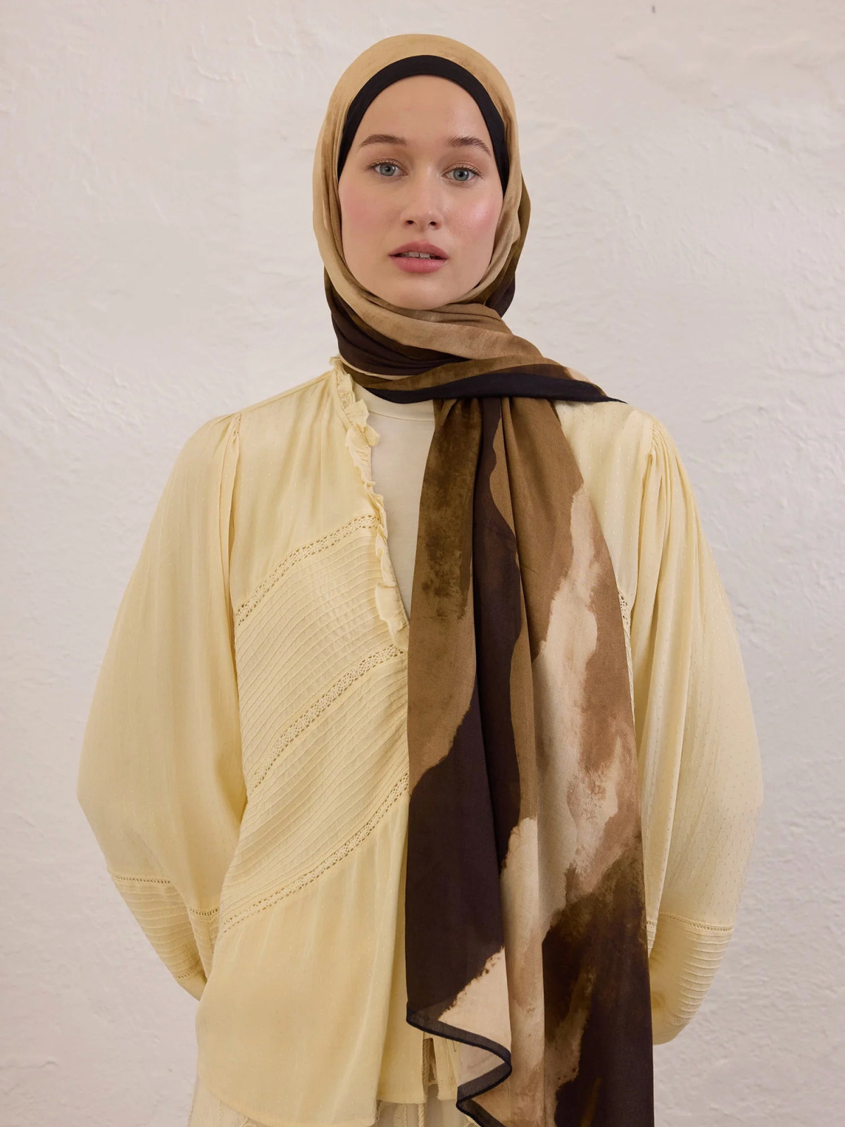 Fresh Scarfs Kleurgolvenpatroon Rami Hijab Khaki