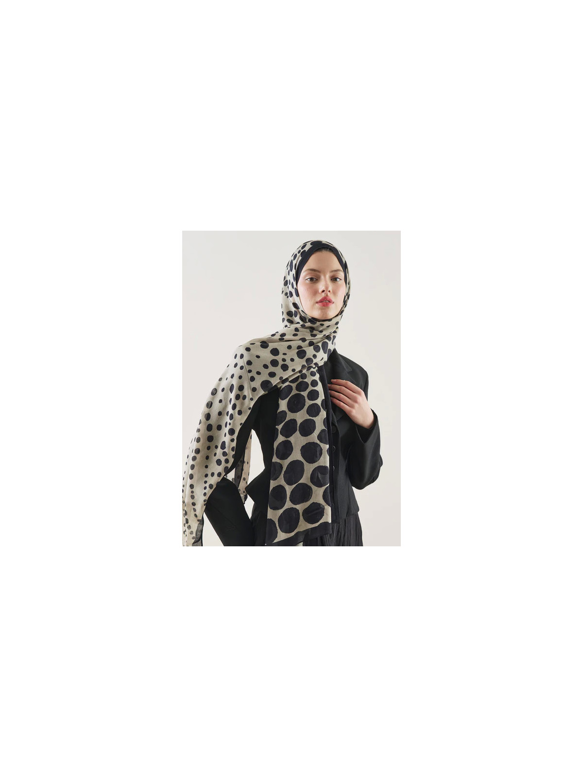 Fresh Scarfs Rami hijab met stippenpatroon