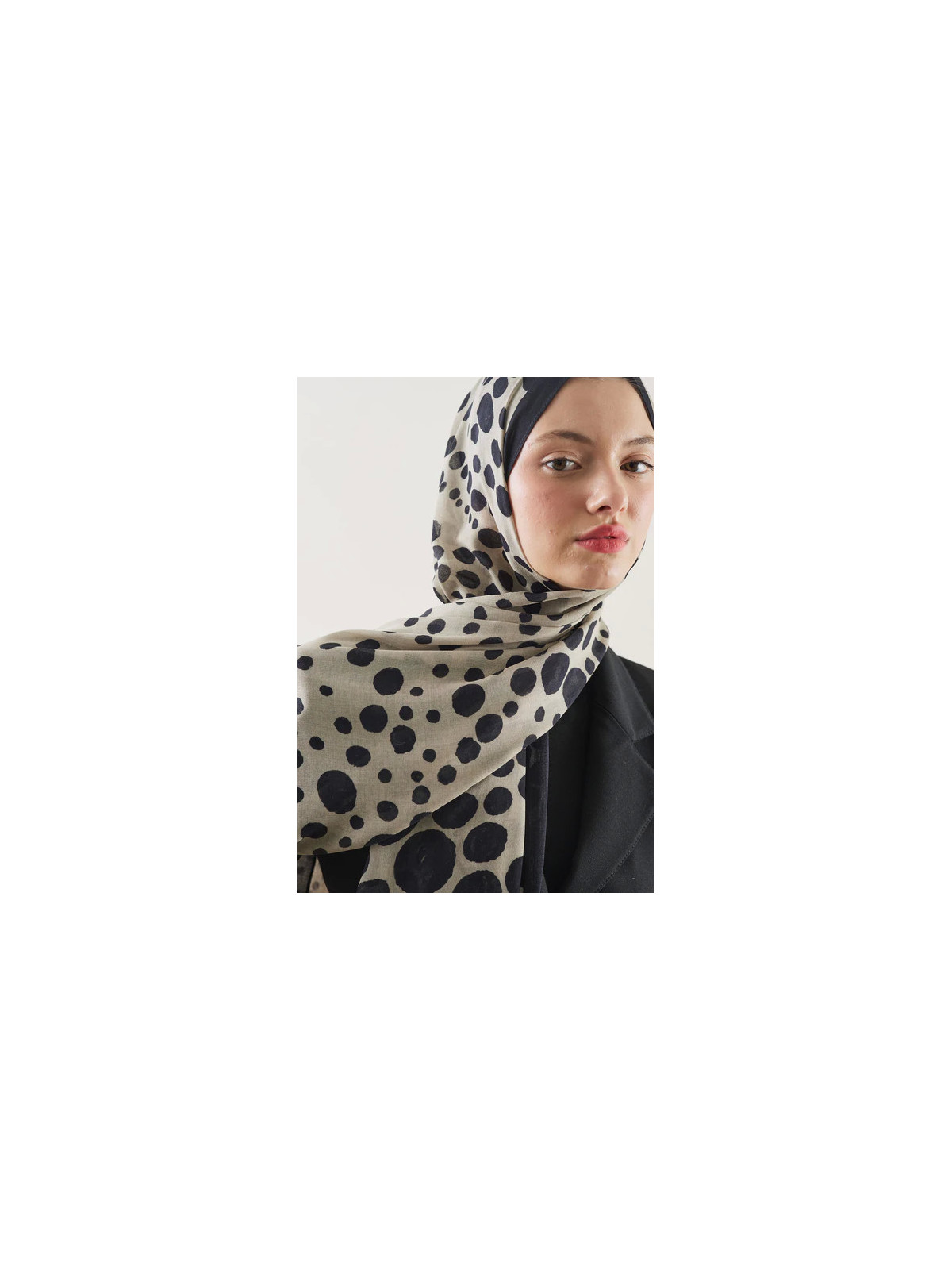 Fresh Scarfs Rami hijab met stippenpatroon