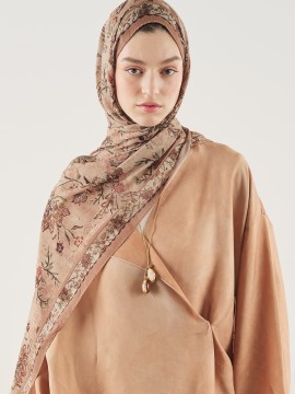 Soft viscose scarf with an ethnic floral pattern