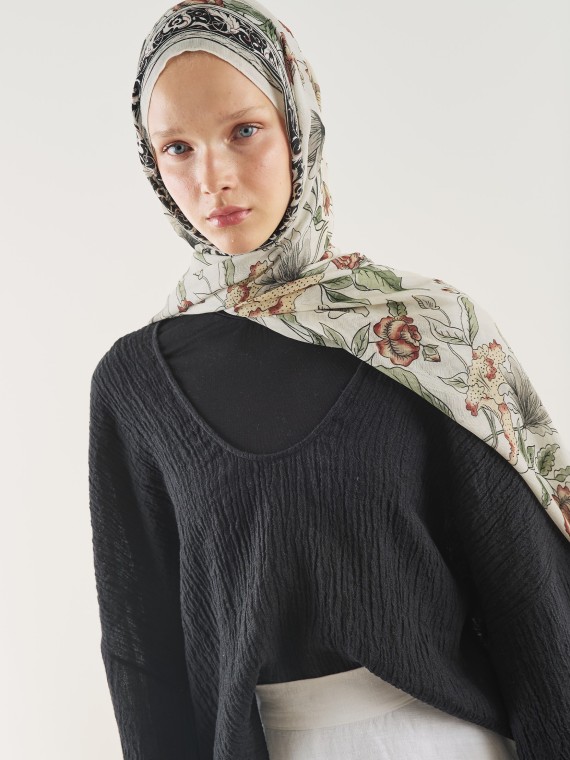 BLACK SHAWL MADE OF SOFT VISCOSE WITH PURE ETHNIC PATTERN