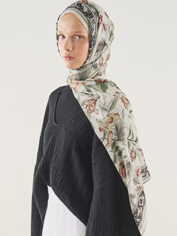 BLACK SHAWL MADE OF SOFT VISCOSE WITH PURE ETHNIC PATTERN
