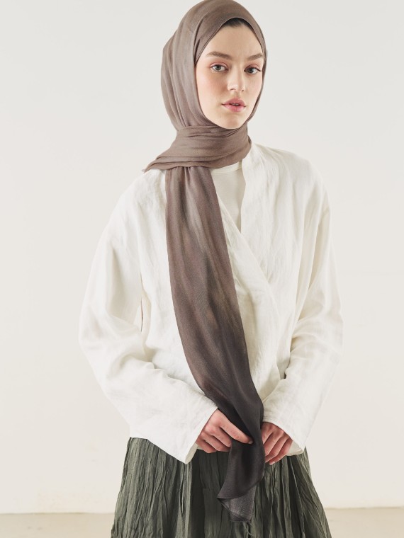 Soft viscose scarf with a sand-rib pattern