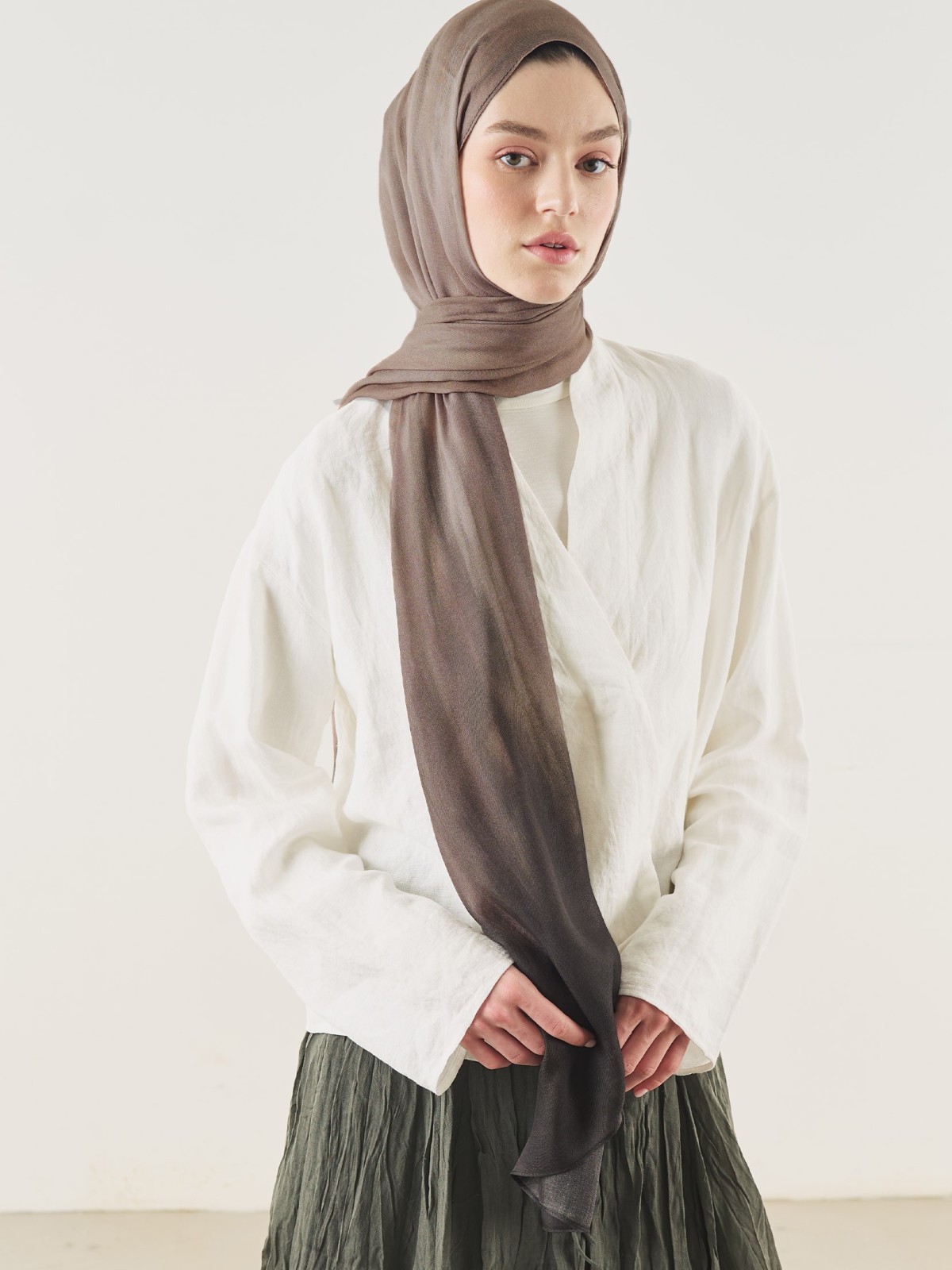 Soft viscose scarf with a sand-rib pattern