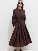 Geplooide oversized voile jurk bruin